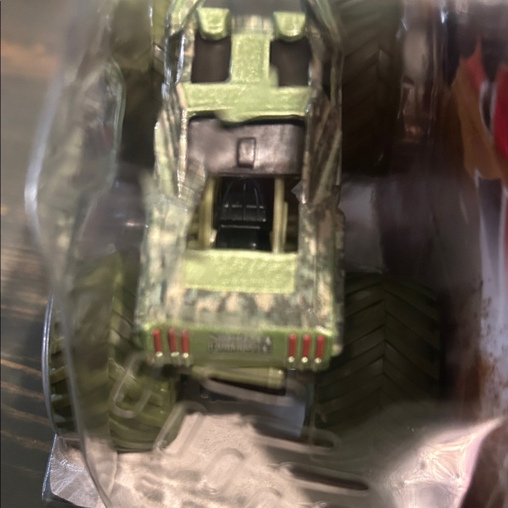 MONSTER JAM Shaker vs Soldier OF FORTUNE 2-Pack Toy Trucks - Green - Picture 5 of 8